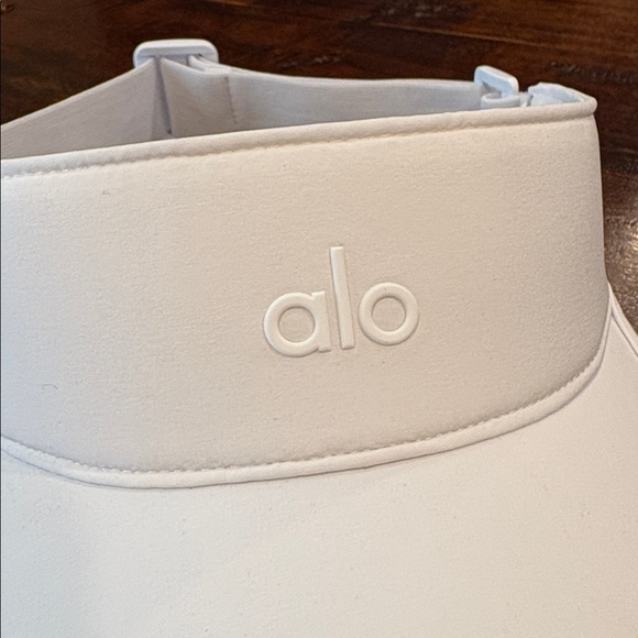 ALO Yoga Performance Eclipse Visor in White - One Size - Picture 4 of 7